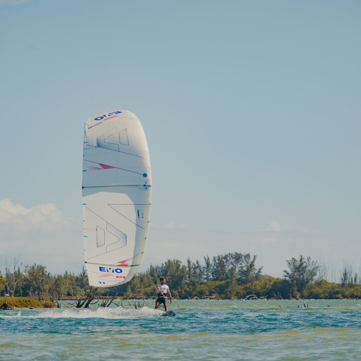 Aile kitesurf Duotone EVO SLS Blanc 2025 en Stock au Meilleur Prix | Aile de kite à boudin
