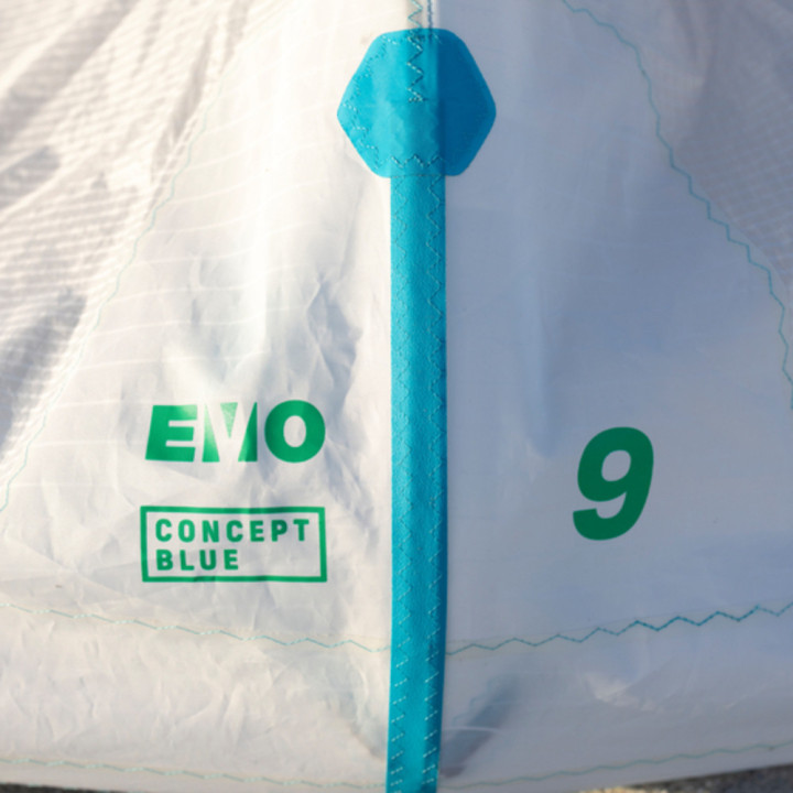 Aile de kitesurf duotone evo concept blue undyed blanc 2025 en Stock au Meilleur Prix | Aile de kite à boudin