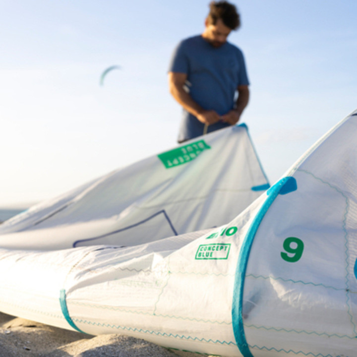 Aile de kitesurf duotone evo concept blue undyed blanc 2025 en Stock au Meilleur Prix | Aile de kite à boudin