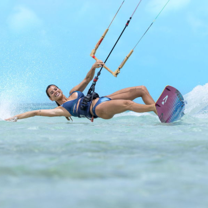 Planche kitesurf twintip Duotone Soleil Concept Blue 2026 | Board de Kite Twintip débutant pas chère