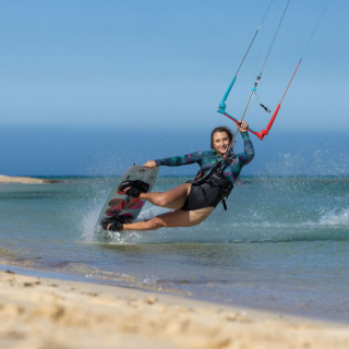 Planche kitesurf twintip Duotone Soleil SLS 2026 | Board de Kite Twintip polyvalente au meilleur prix