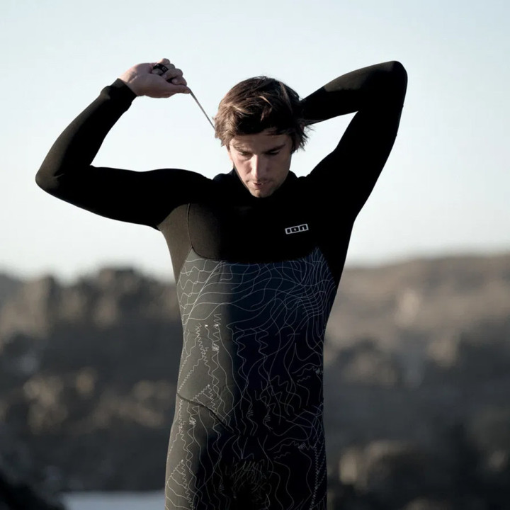 Combinaison de surf intégrale Ion Seek Core Distorted Black 4/3 Backzip manches longues homme | combi neoprene hiver pas cher