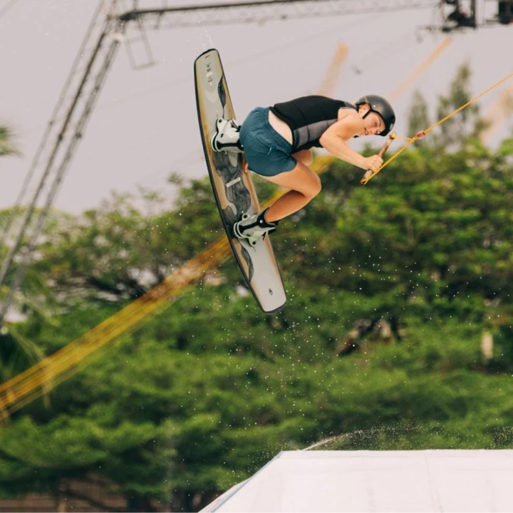 Planche de wakeboard liquid force current 2026