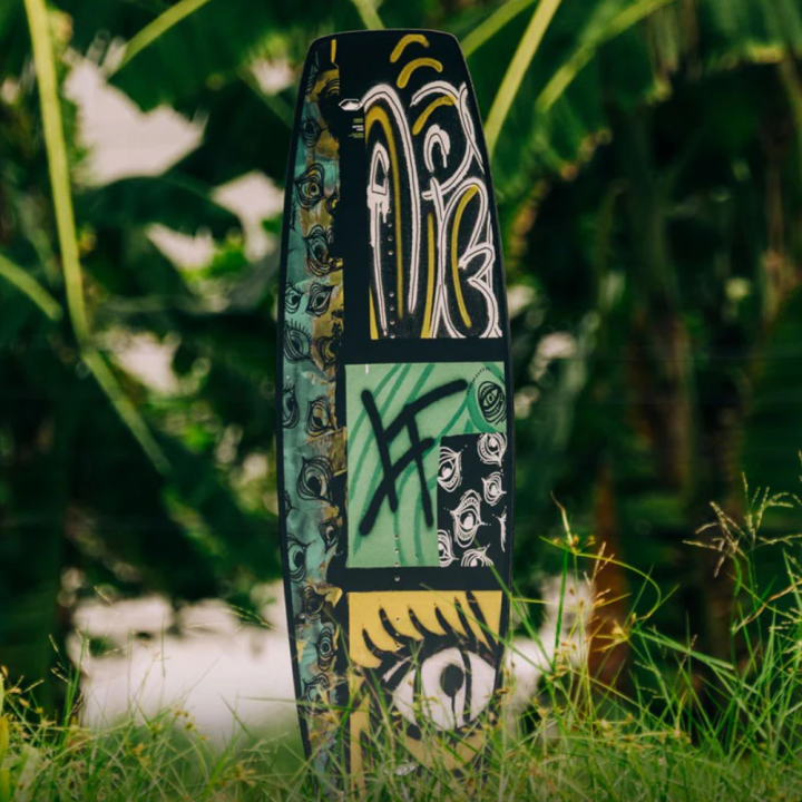 Planche de wakeboard liquid force apex 2026