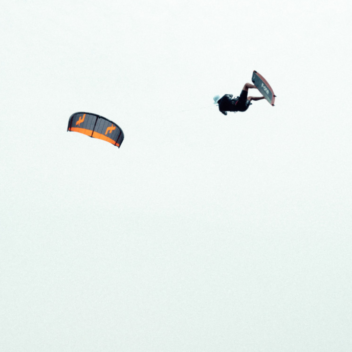 Planche kitesurf twintip F-one Trax HRD Lite Tech 2023 | Board de Kite Twintip polyvalente au meilleur prix