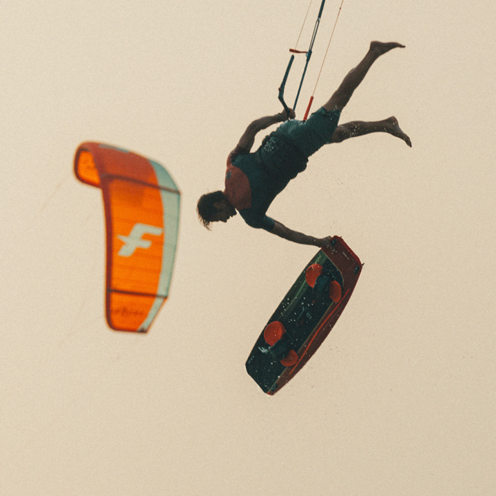 Planche kitesurf twintip F-one Trax HRD Lite Tech 2023 | Board de Kite Twintip polyvalente au meilleur prix