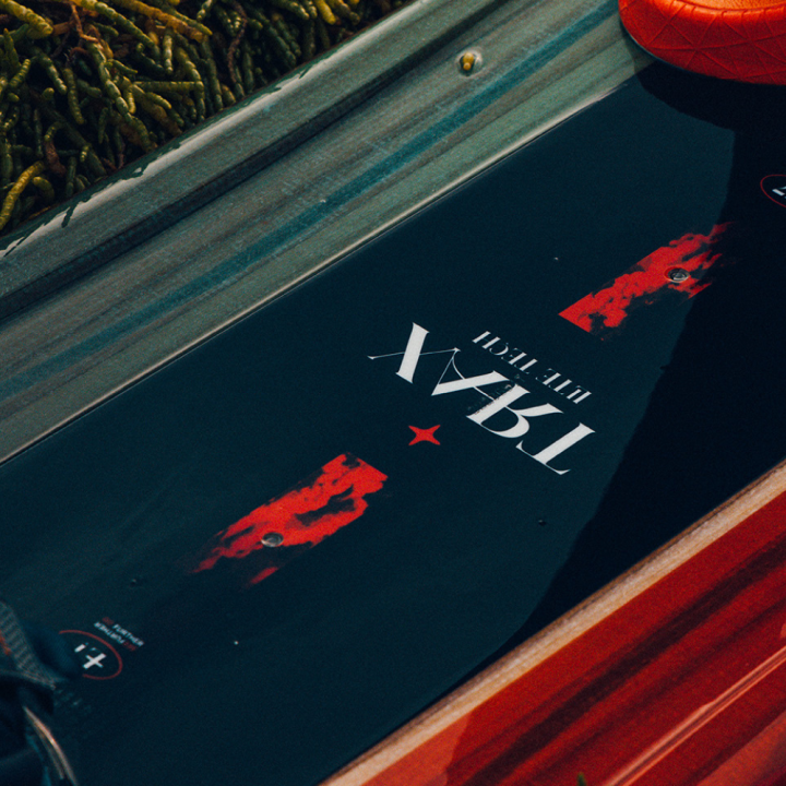 Planche kitesurf twintip F-one Trax HRD Lite Tech 2023 | Board de Kite Twintip polyvalente au meilleur prix