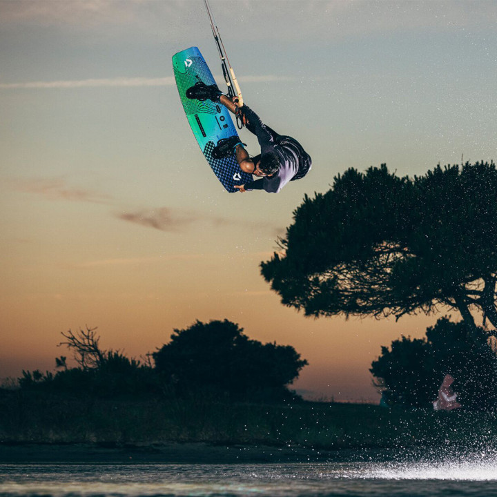 Planche kitesurf twintip Duotone Team Series SLS 2023 | Board de Kite Twintip freestyle pas cher