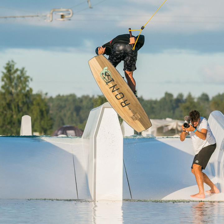 Ronix Diplomat 2026 | Wakeboard câble intermédiaire | Flysurf