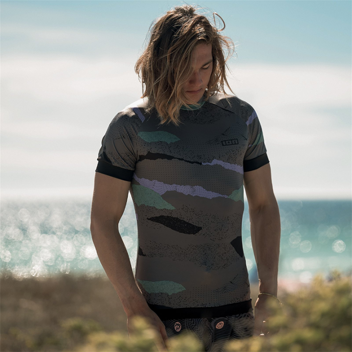 LYCRA ION MAZE MANCHES COURTES DARK COLLAGE | Assure une protection contre les rayons UV