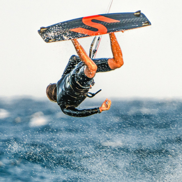 Planche kitesurf twintip Slingshot Formula V4 2025 | Board de Kite Twintip polyvalente pas cher