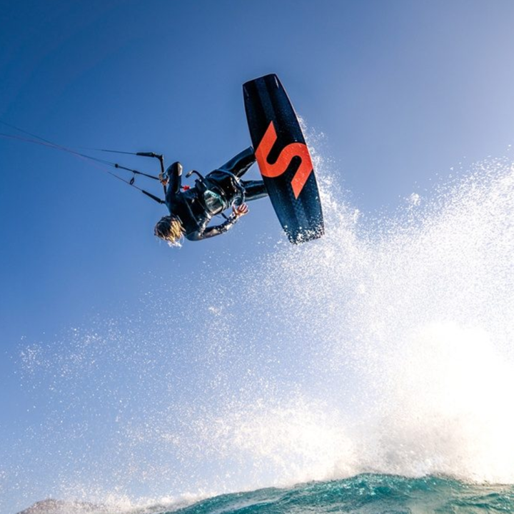 Planche kitesurf twintip Slingshot Formula V4 2025 | Board de Kite Twintip polyvalente pas cher