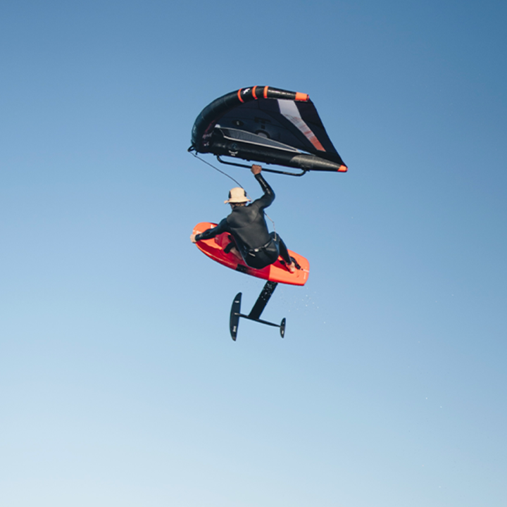 Aile de wing surf F-one Strike V5 2025 avec poignées OFFERTES | aile de wing foil pas cher