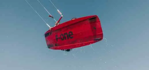 planche de kitesurf twintip